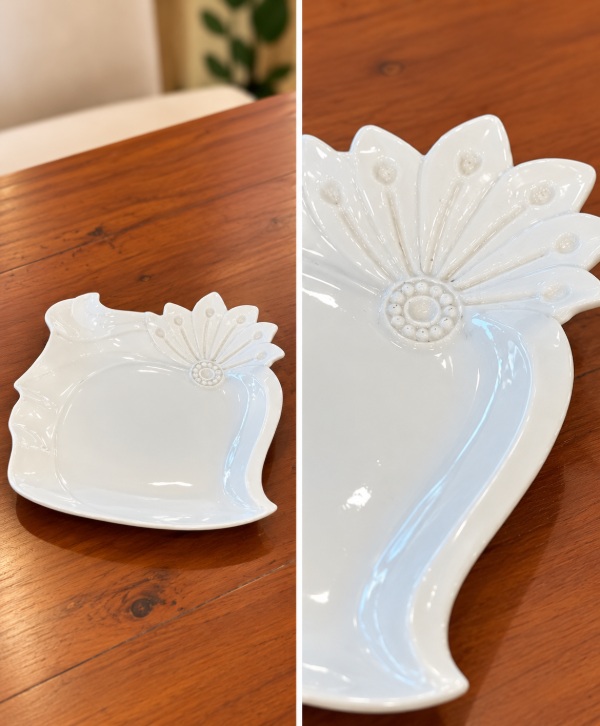 Glossy White Floral Ceramic Plate – Elegant Decorative Tableware